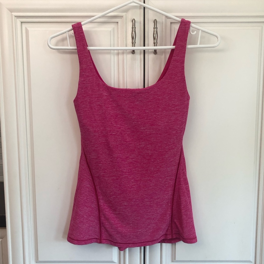 Lululemon women’s fitted tank top 🍋